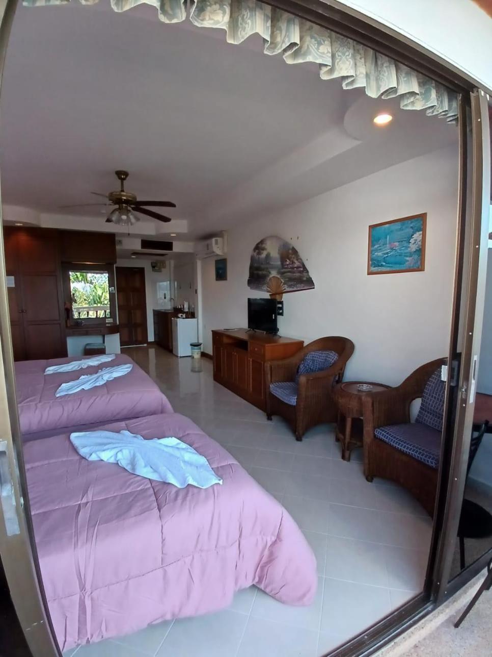 Aksarai Hotel Patong Esterno foto