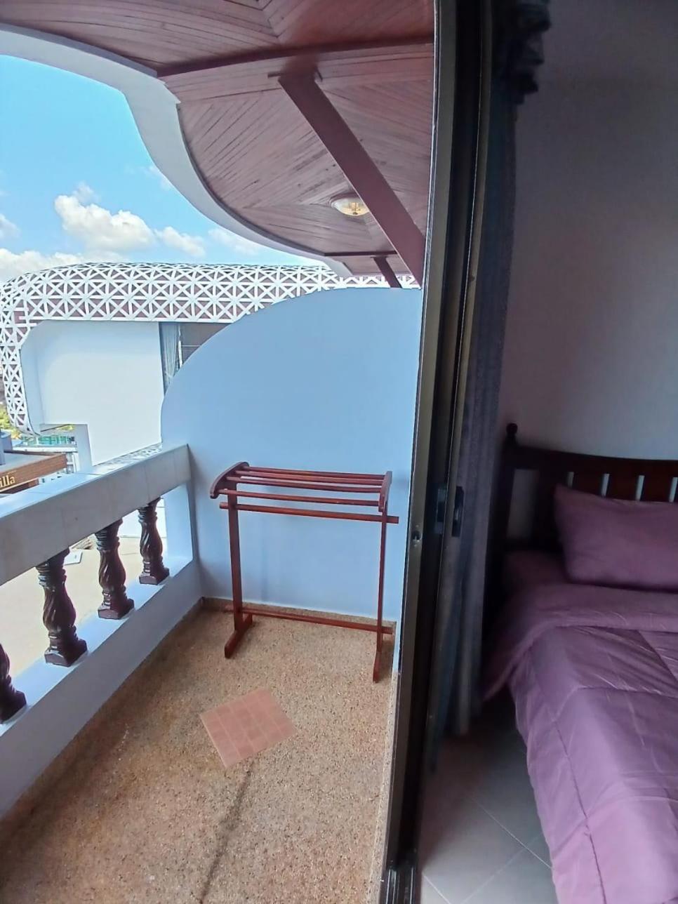Aksarai Hotel Patong Esterno foto