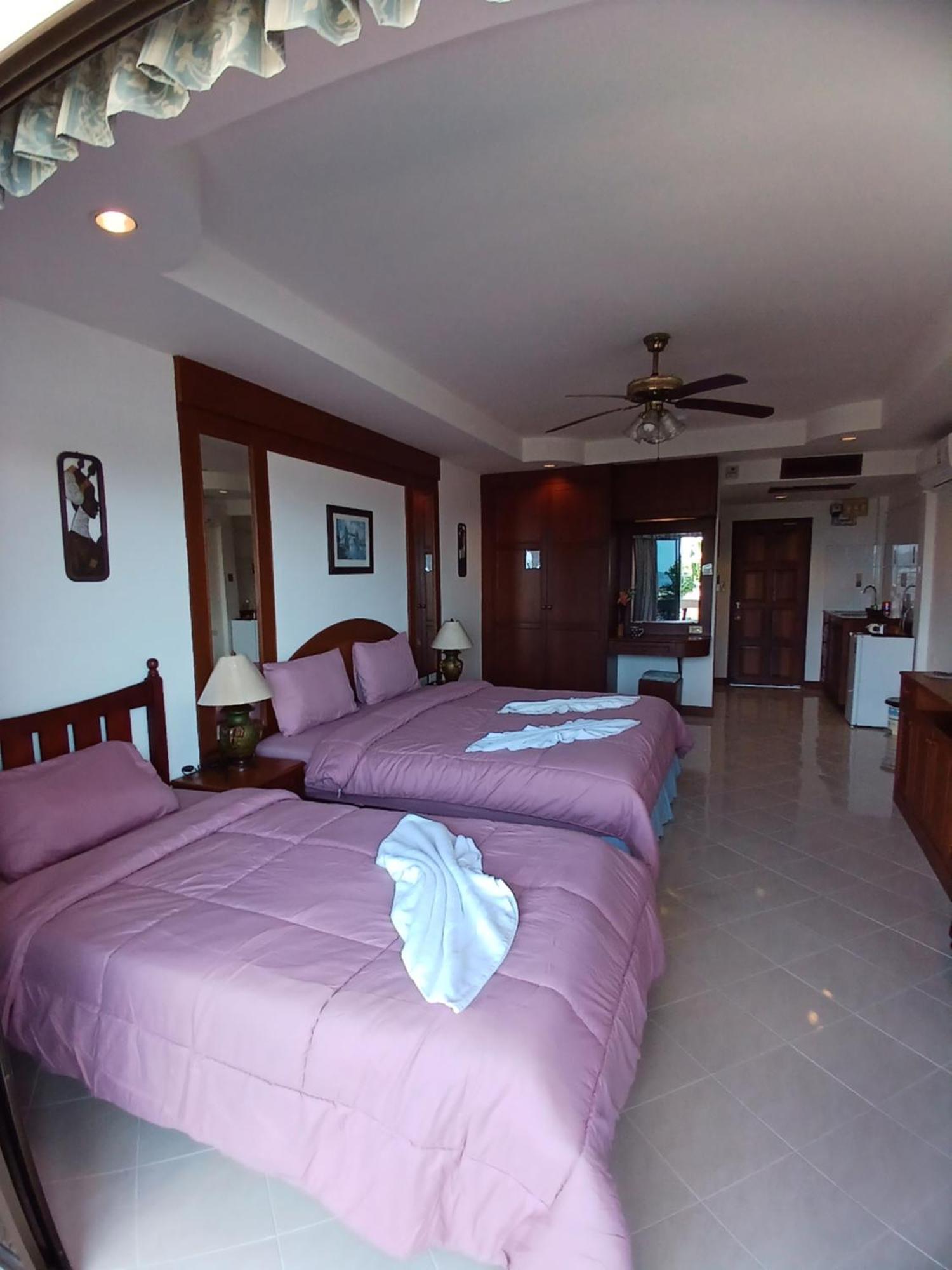 Aksarai Hotel Patong Esterno foto