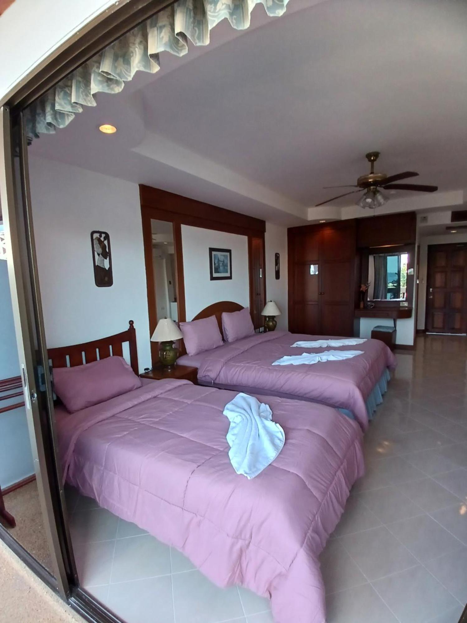 Aksarai Hotel Patong Esterno foto
