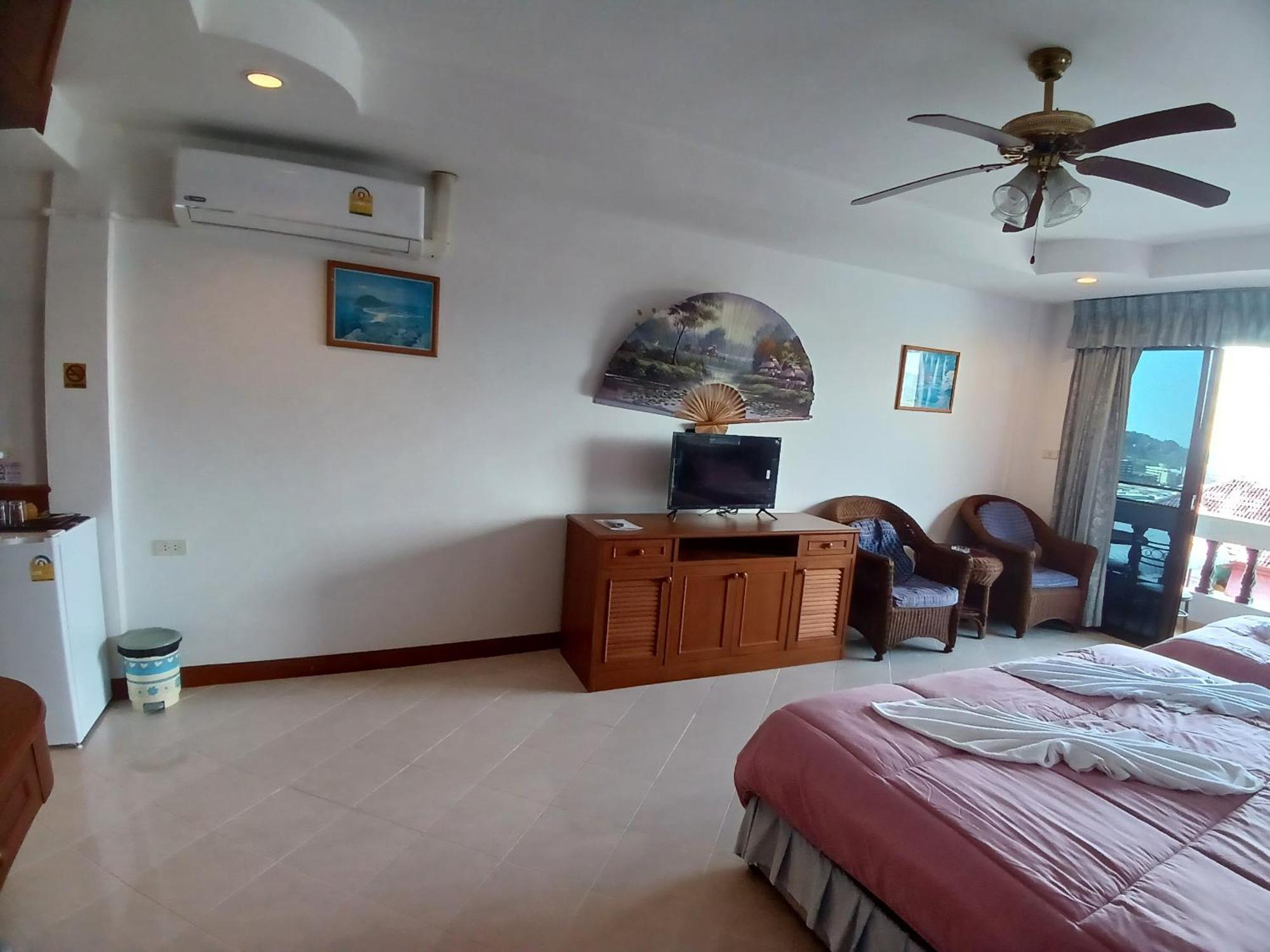 Aksarai Hotel Patong Esterno foto