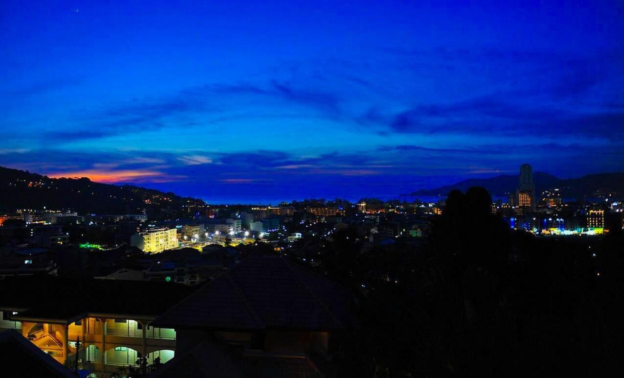 Aksarai Hotel Patong Esterno foto