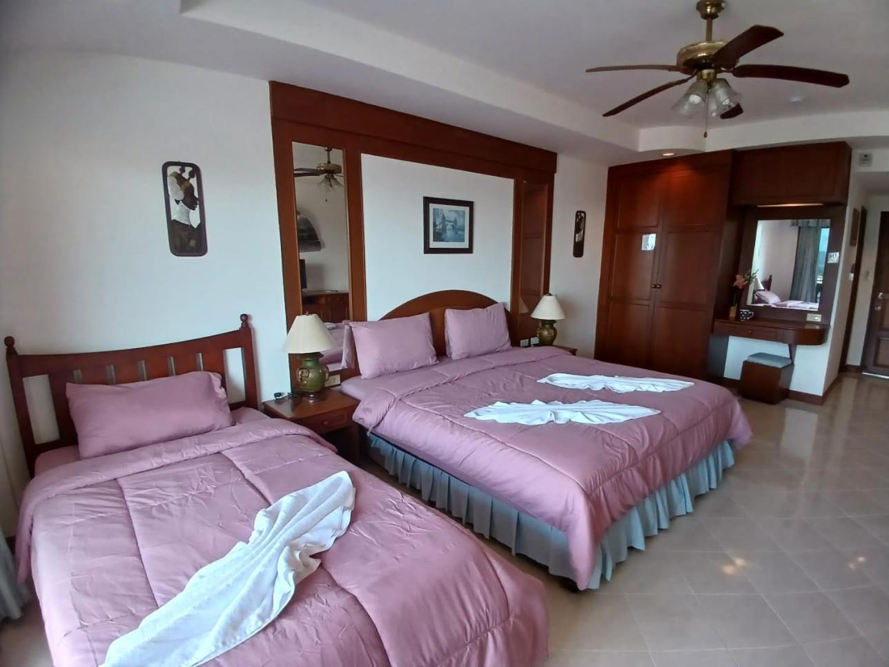 Aksarai Hotel Patong Esterno foto