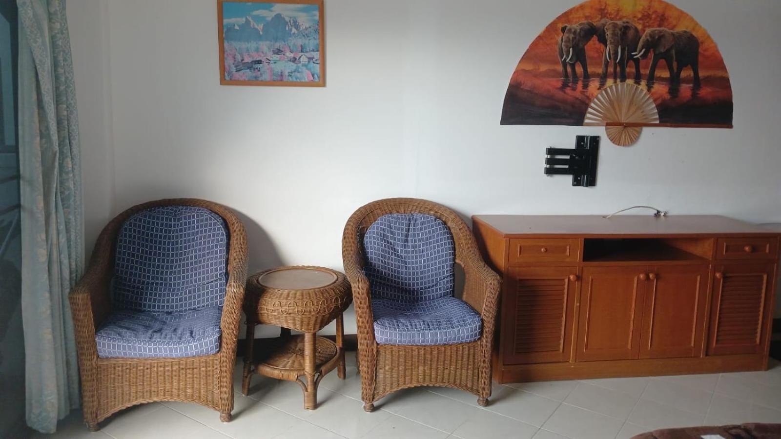 Aksarai Hotel Patong Esterno foto