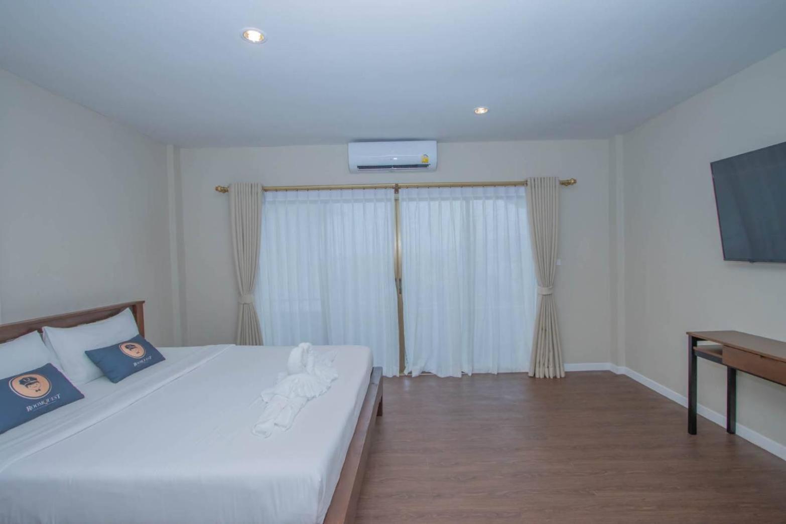 Aksarai Hotel Patong Esterno foto